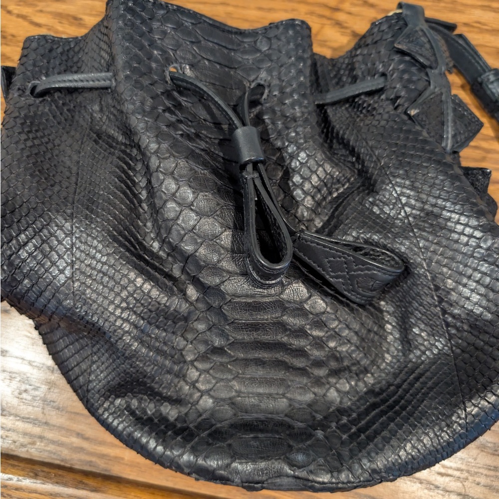 Black Python Leather Shoulder Bag With 18k Gold C… - image 4